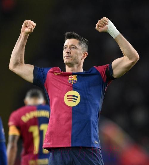 皇马当年与莱万预签的合同曝光 年薪860万签6年 皇马当年与莱万预签的合同曝光 年薪860万签6年